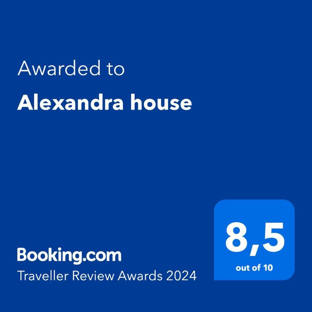 Апартаменты Alexandra House Чампино Экстерьер фото